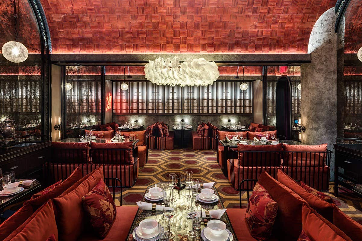 A view of the interior of a restaurant.